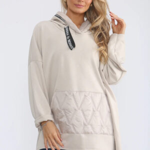 HODDED BAGGY TOW WITH QUILTED POUCH